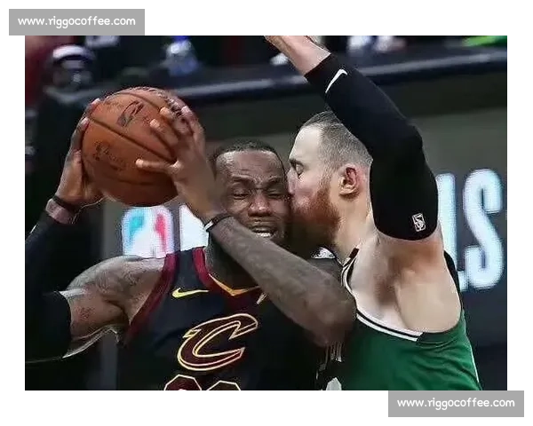 泪目!英雄联盟总决赛赛后,对手间的拥抱,诠释了体育精神! 泪目!英雄联盟总决赛赛后,对手间的拥抱,诠释了体育精神!